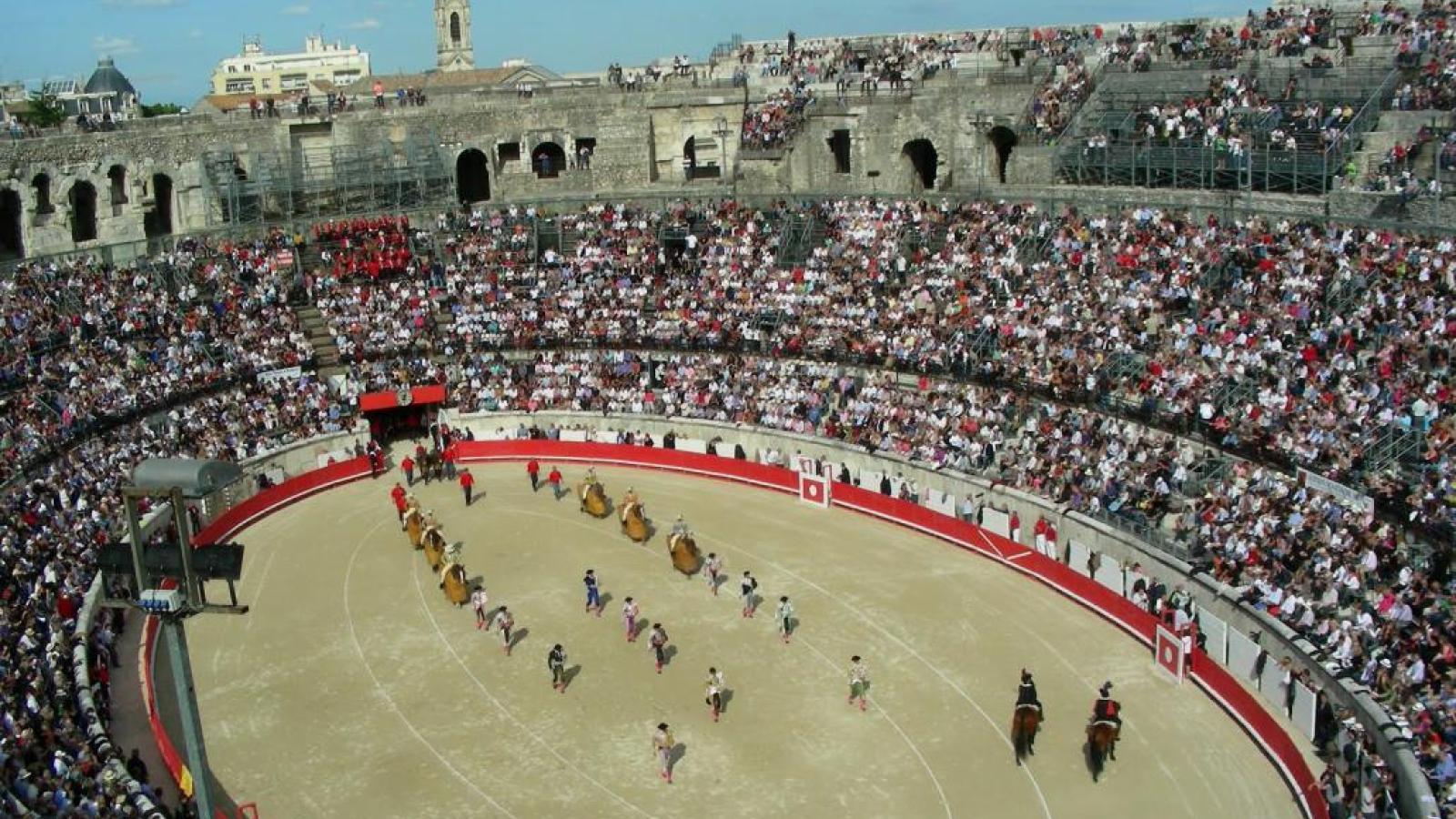 Nîmes construye una gran feria alrededor de la reaparición de Enrique Ponce