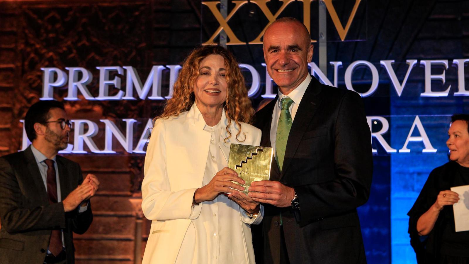 Ángela Becerra, premio Fernando Lara con la novela «Algún día hoy»