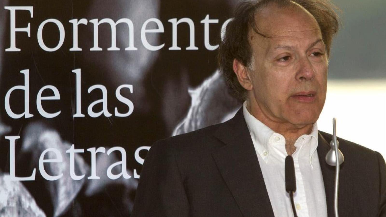 Javier Marías evoca la lectura lenta y meditativa al recoger el premio Formentor