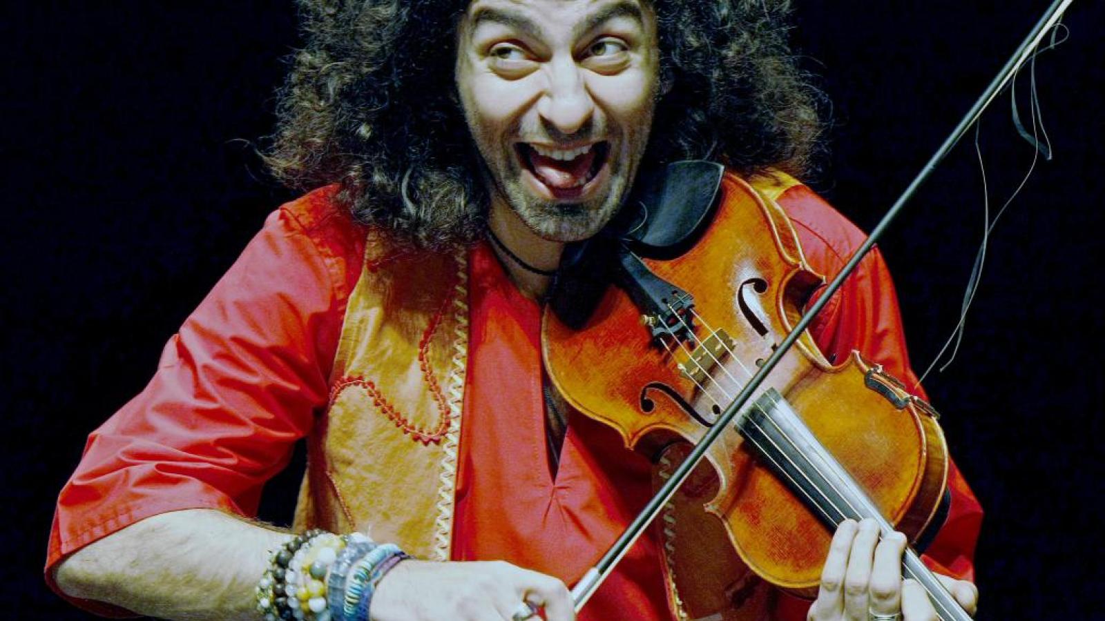 Ara Malikian: «Unos salen del armario y yo salí del foso»