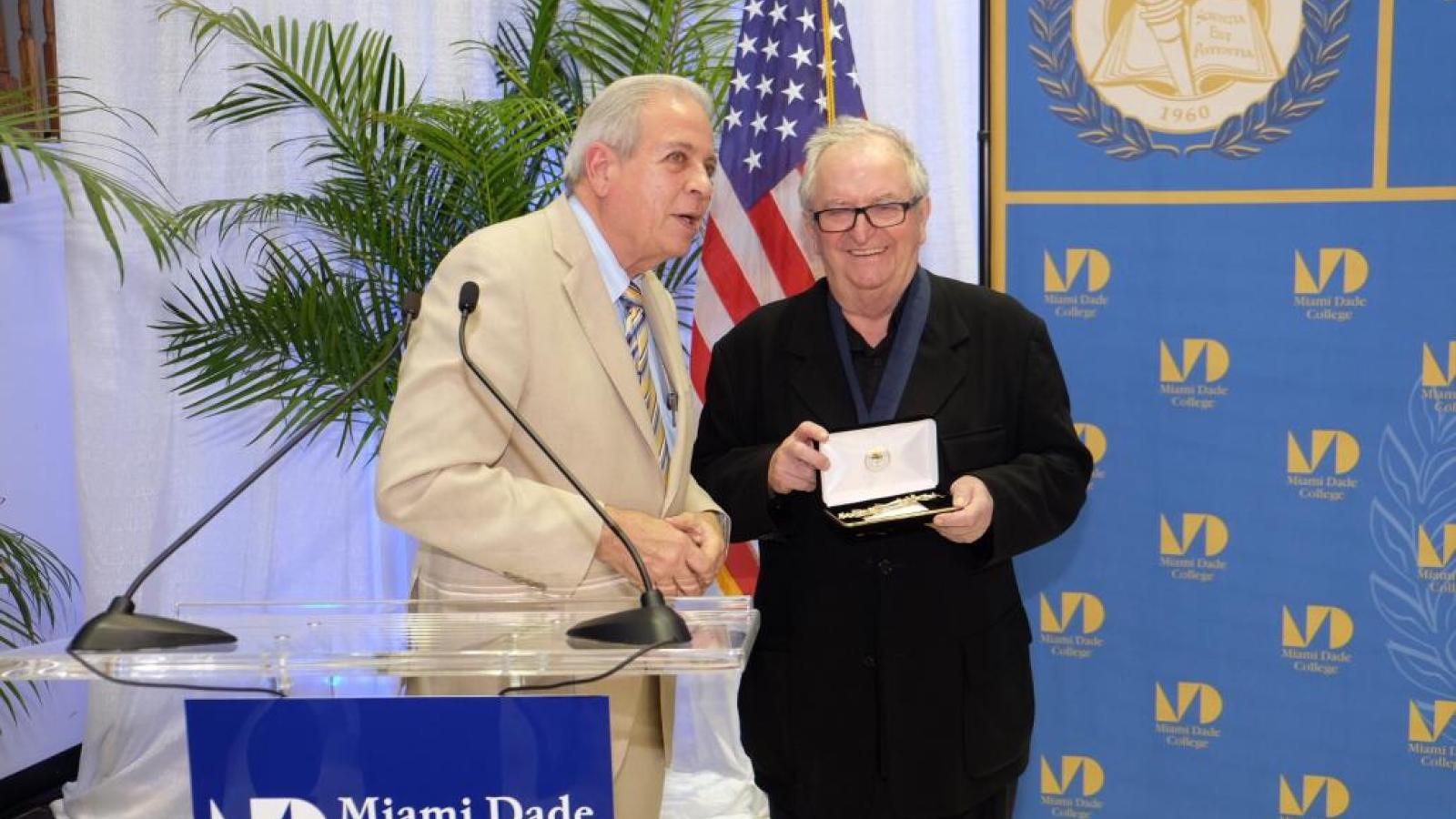 Arzak recibe la Medalla Presidencial y la llave de la ciudad de Miami