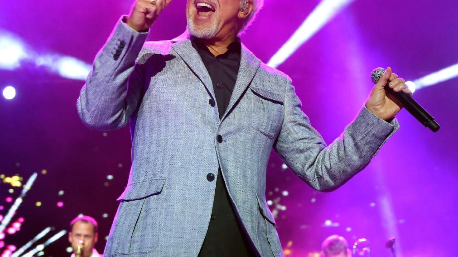 Tom Jones, un felino que vuelve a rugir