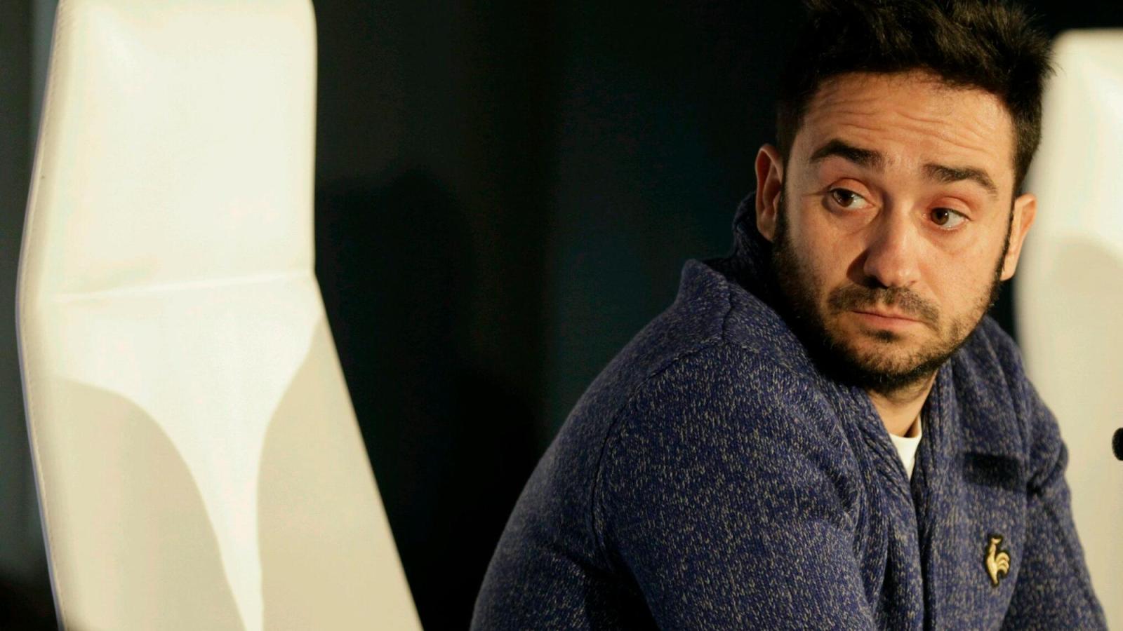 J. A. Bayona: "Uno debe olvidarse de quién es para adaptarse, el que no lo hace muere"