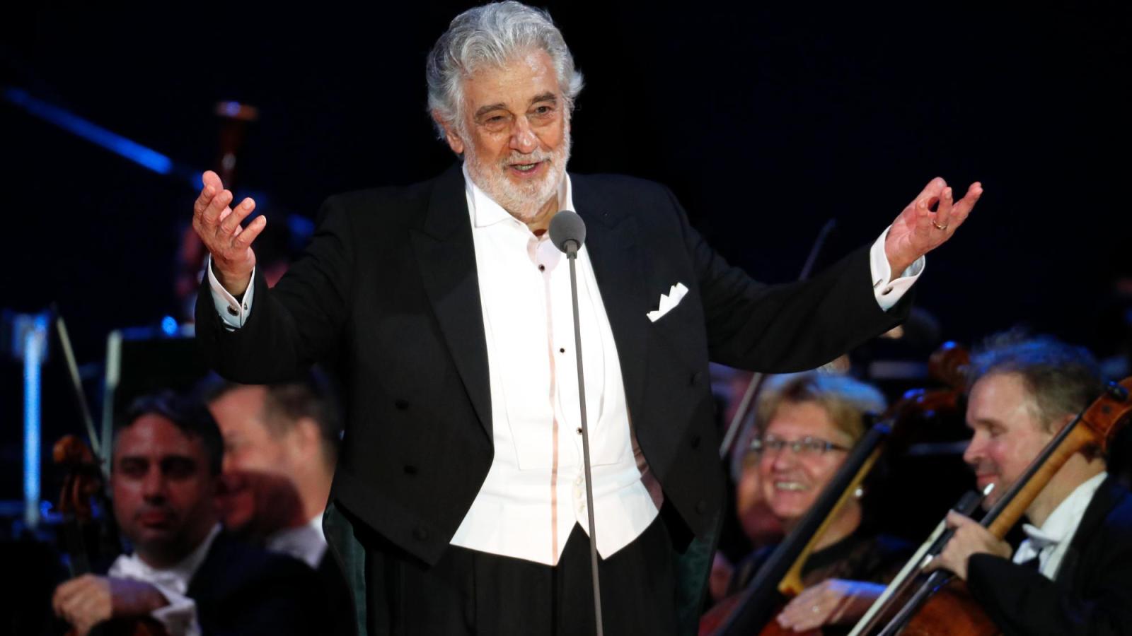 EE UU remata a Plácido Domingo