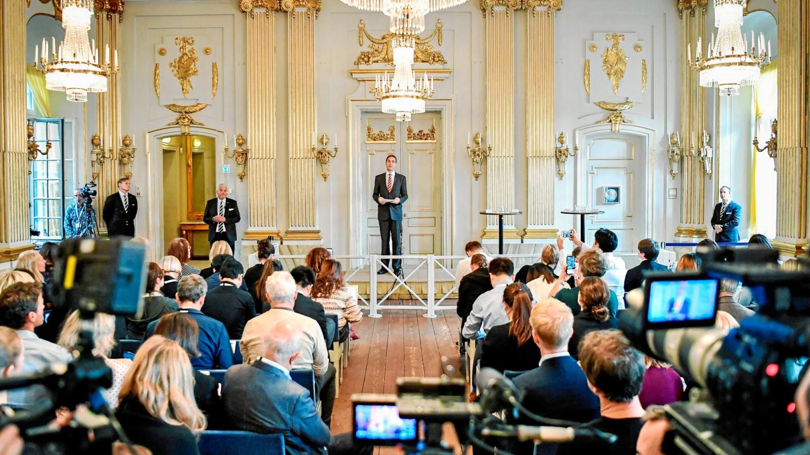 Rencillas personales, polémicas, puñaladas...El Nobel de Literatura se sienta en el "poli-deluxe"