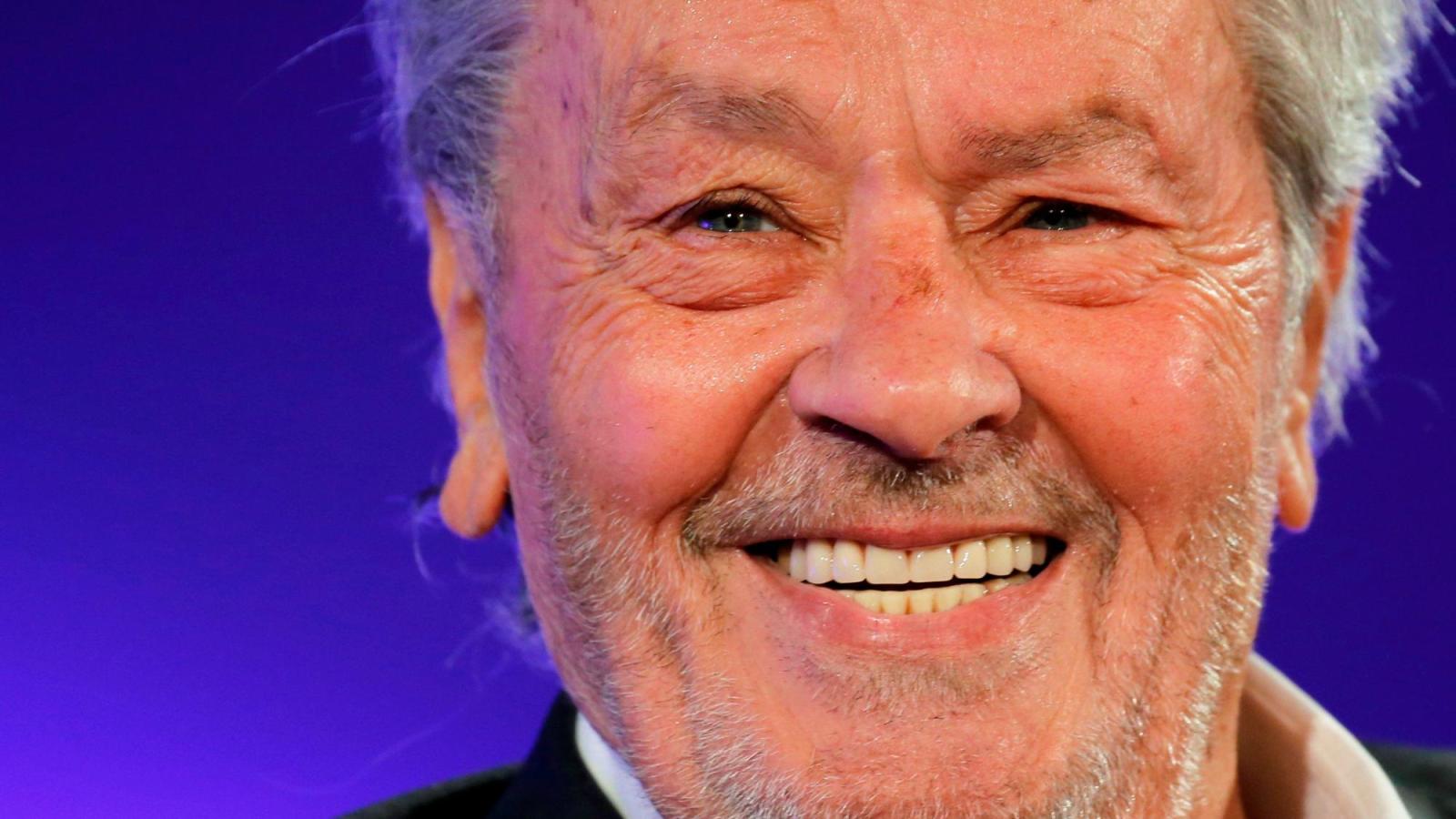 Alain Delon cumple 85 años como icono alejado del foco mediático