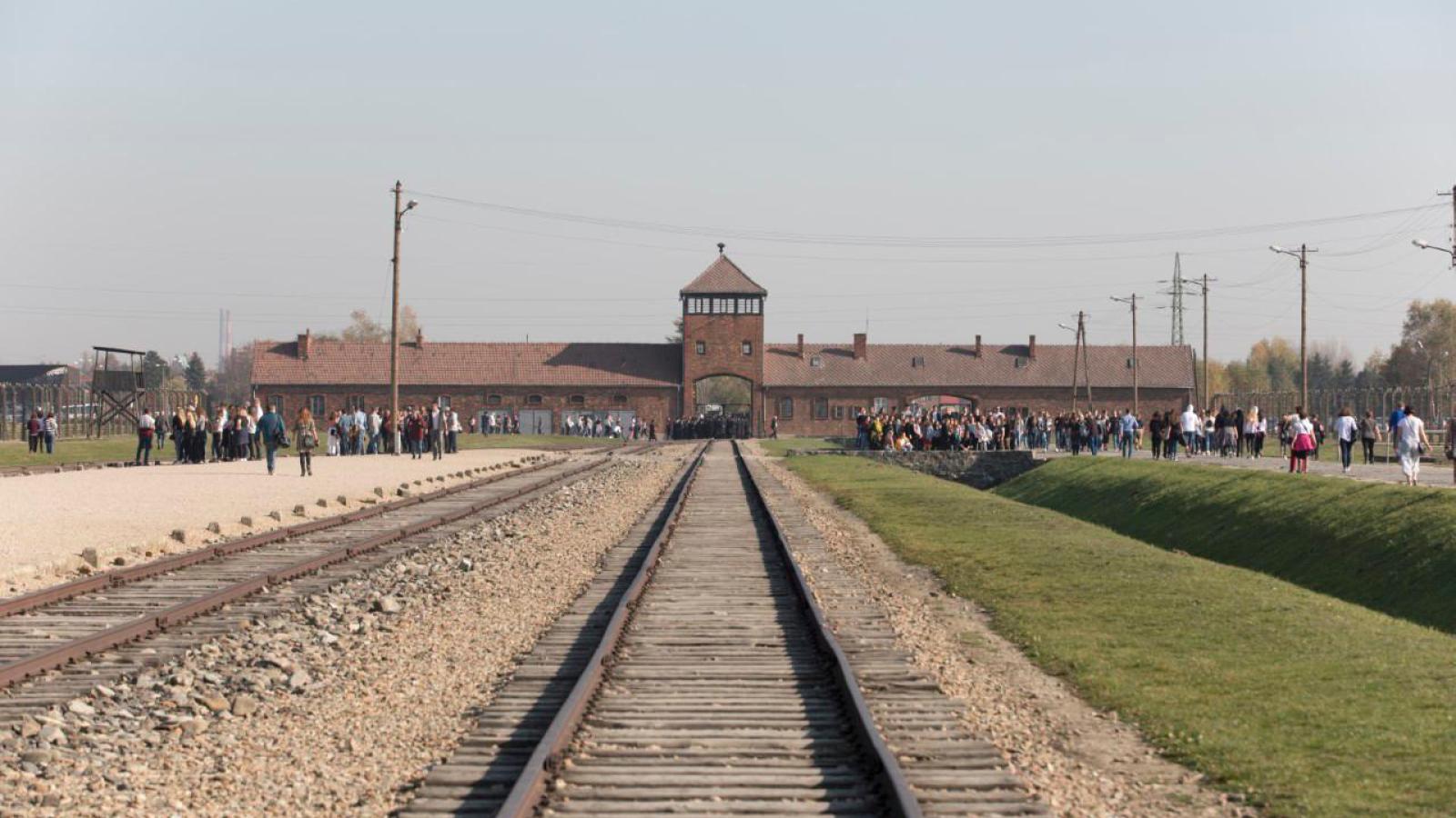 El hombre que sobrevivió a Auschwitz: "He visto mojar pan en grasa humana"