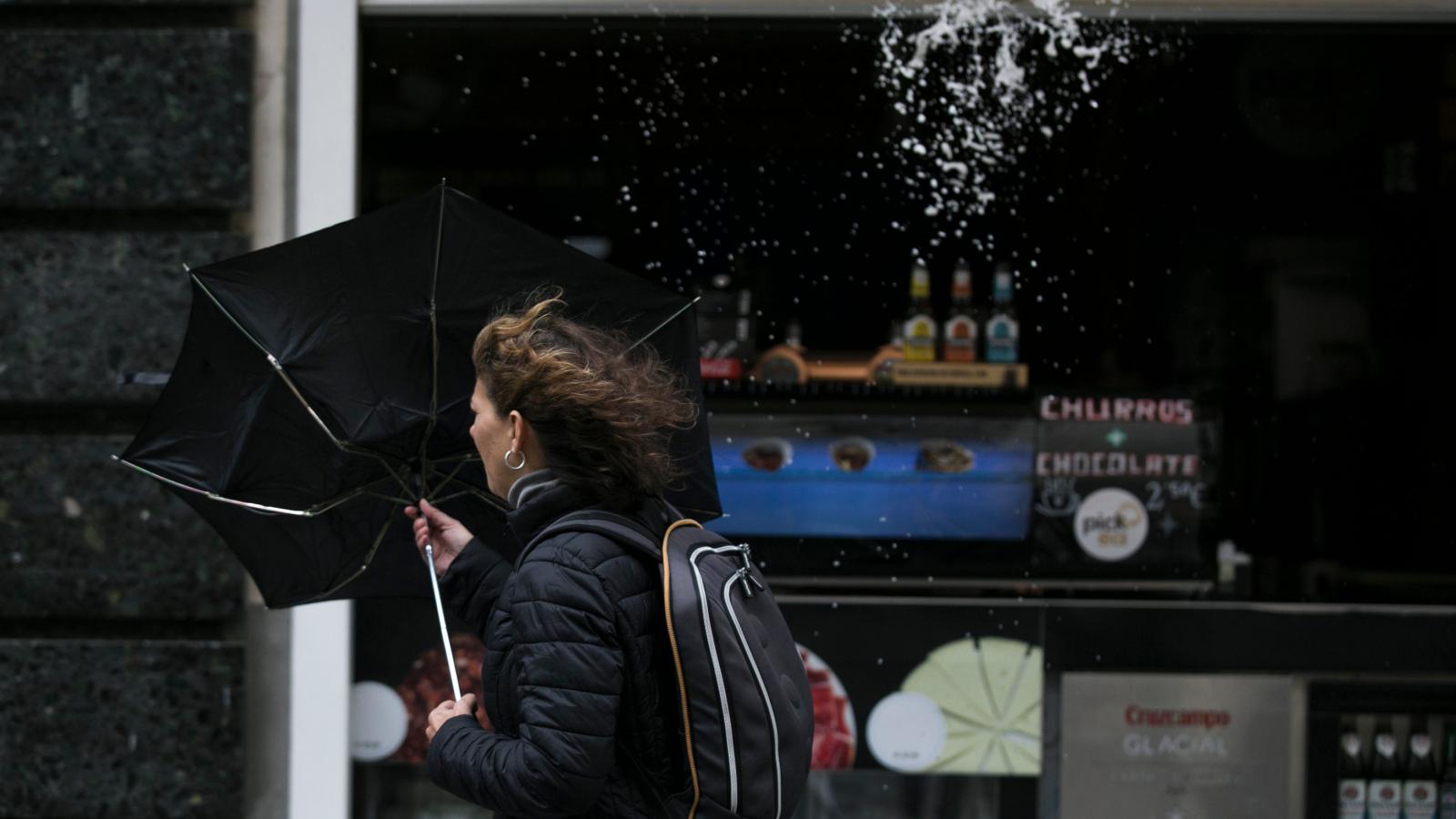 Última previsión del huracán 'Kirk' en Guadalajara: El viento obliga a cerrar todos los parques