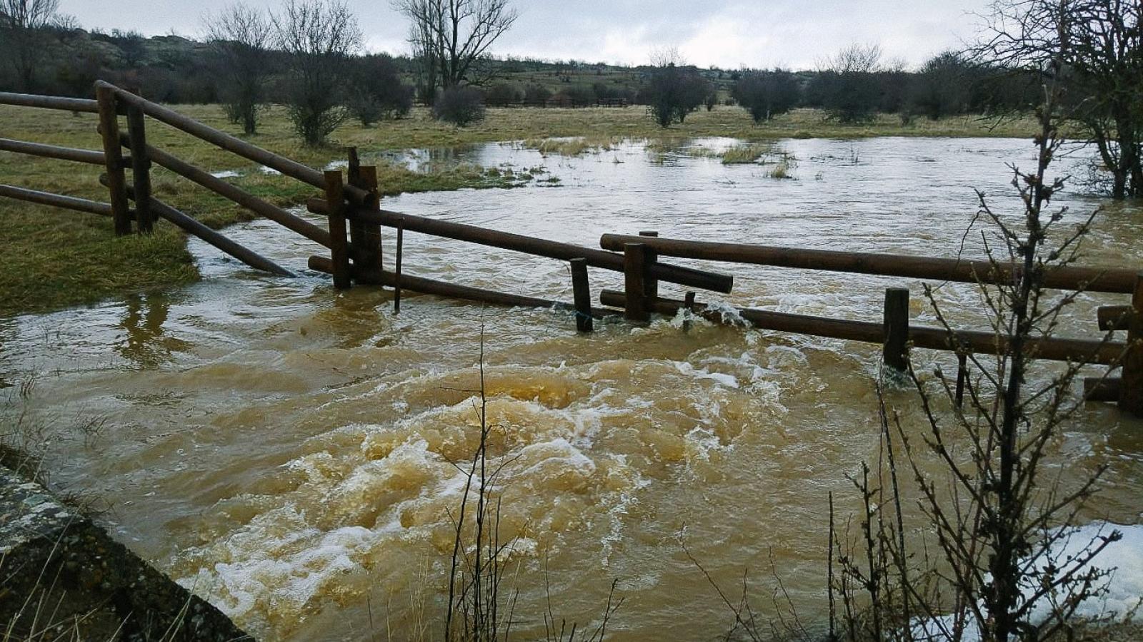 Rescatan a siete personas de una vivienda inundada en una aldea de Ciudad Real