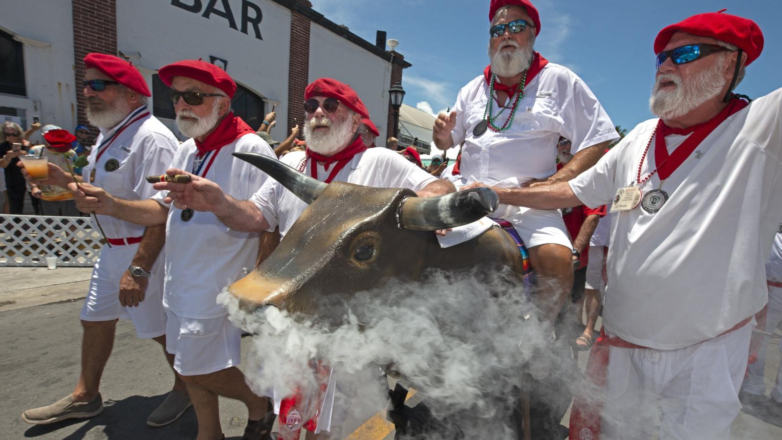 No hay verano sin Sanfermines: encierro y concurso de imitadores Hemingway en Florida