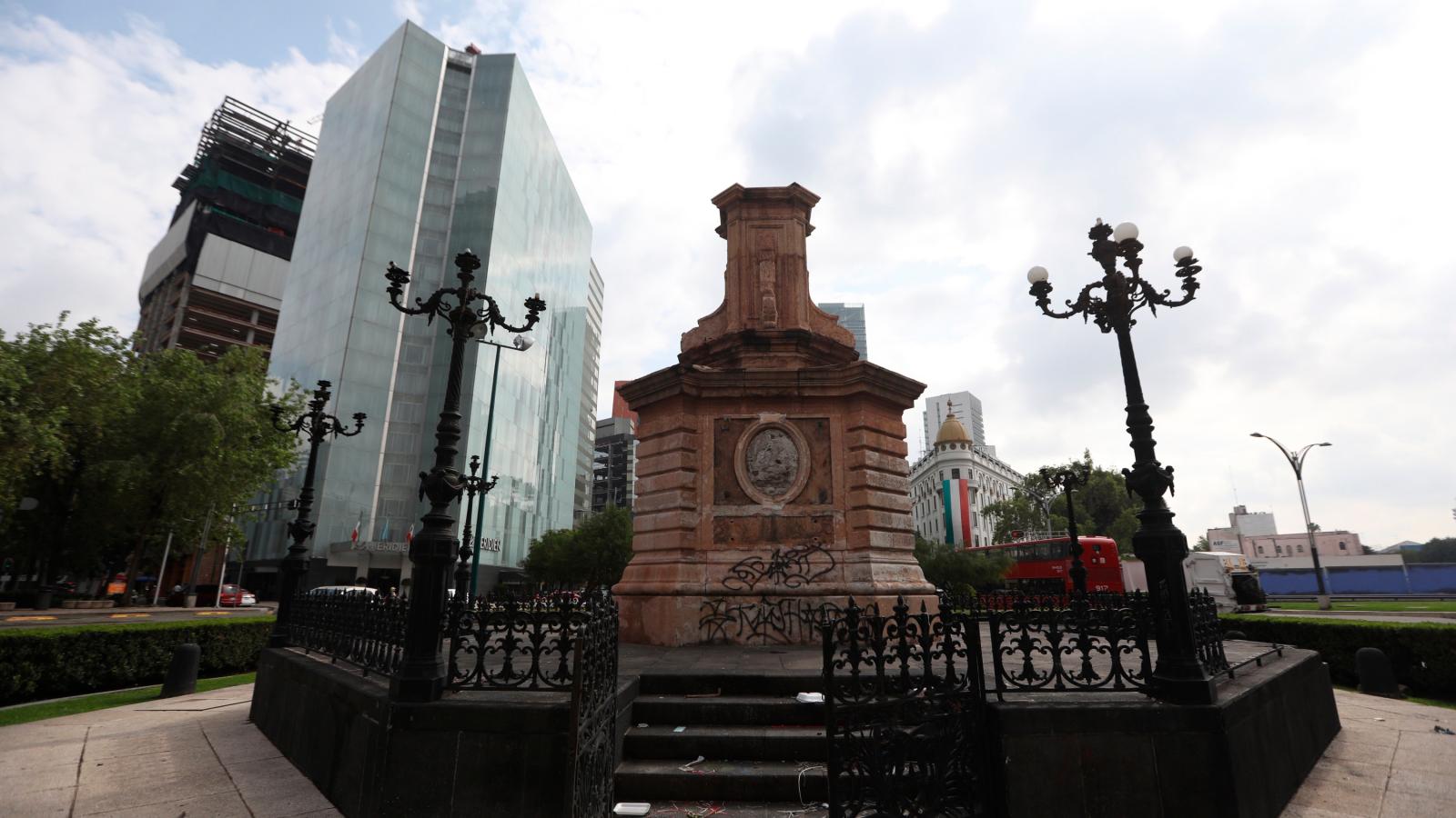 Retiran al escultor que cambiaría la estatua de Colón en México tras quejas por ser “un hombre blanco-mestizo”