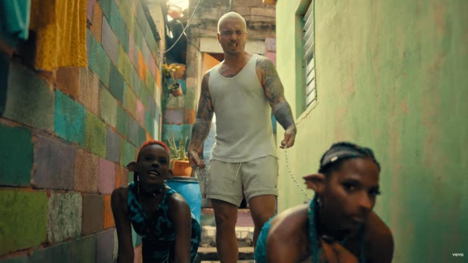 Censuran el videoclip “Perra” de J Balvin por “racista y machista”: “Merece la cárcel”