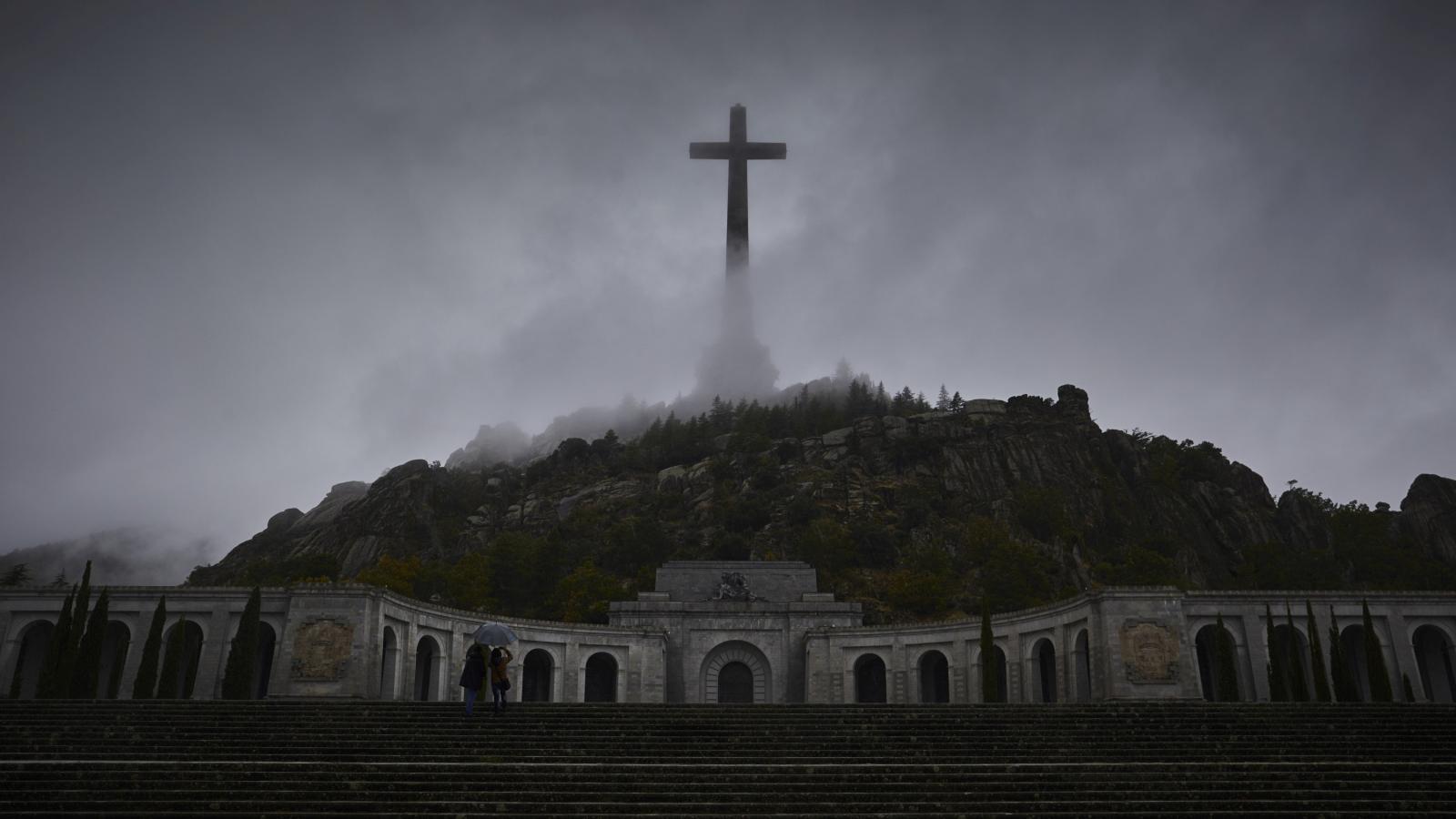 El Valle de los Caídos: del visto bueno de Franco a la “pesadilla” de la cruz