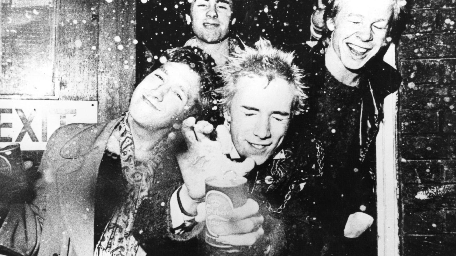 Sex Pistols: mugre, mentiras y canciones para la Reina