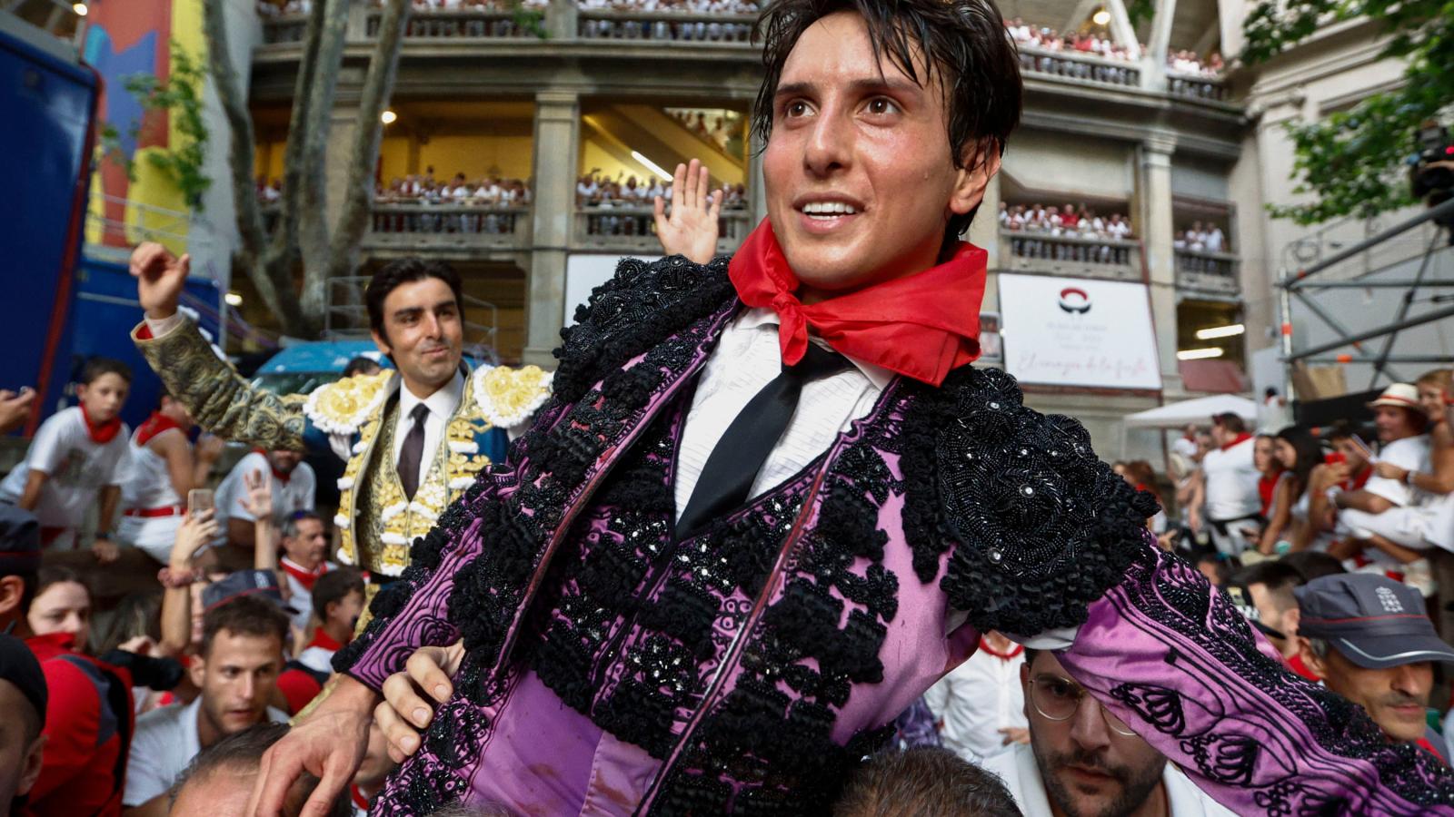 La fiesta pamplonica de Roca Rey con gran toro de Victoriano de vuelta