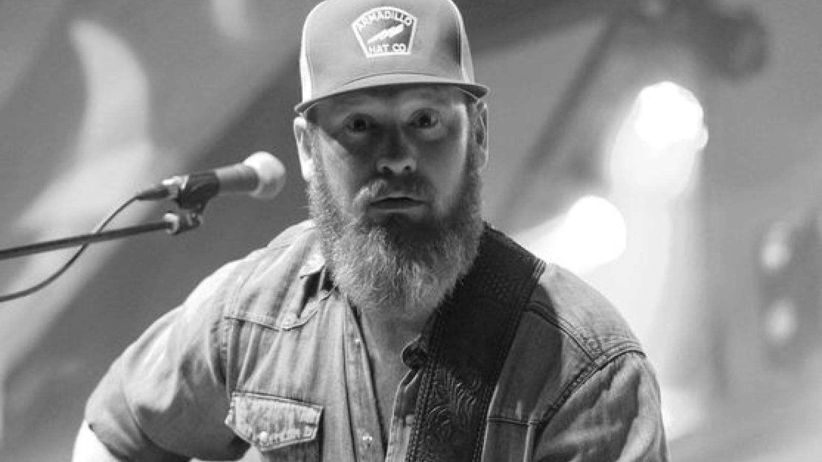 El cantante de country Jake Flint fallece inesperadamente a los 37 años pocas horas después de casarse