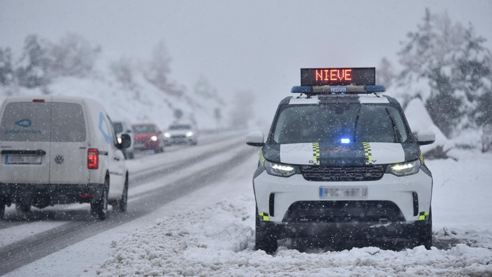 La nieve y las inundaciones obligan a cancelar cuatro rutas escolares en Guadalajara y Cuenca: 19 alumnos afectados