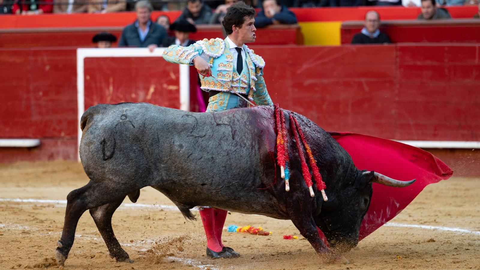 Daniel Luque y el toro Príncipe elevan el listón de la feria de Sevilla