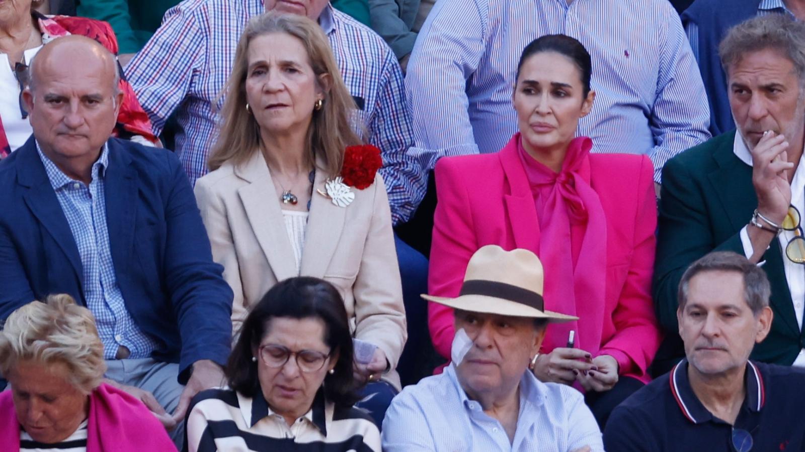 La Infanta Elena y Vicly Martín Berrocal  este domingo a la Plaza de Las Ventas (Madrid) donde se celebra la corrida de toros In Memorian José Cubero "Yiyo". 