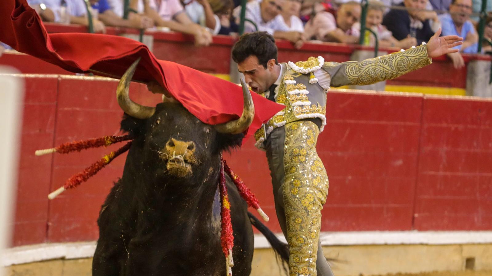 Oreja de consolación para Rufo del único "alcurrucén" con un mínimo de casta en Zaragoza