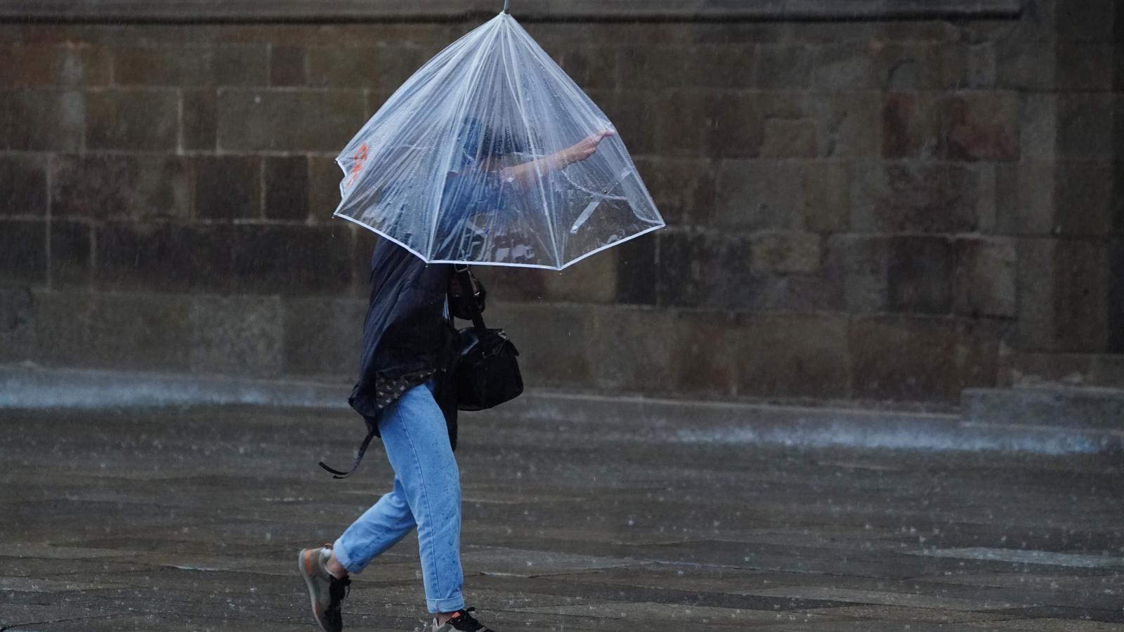 Fuertes rachas de viento, frío y lluvias en estas zonas de Castilla-La Mancha tras la llegada de la borrasca 'Aitor' según la AEMET