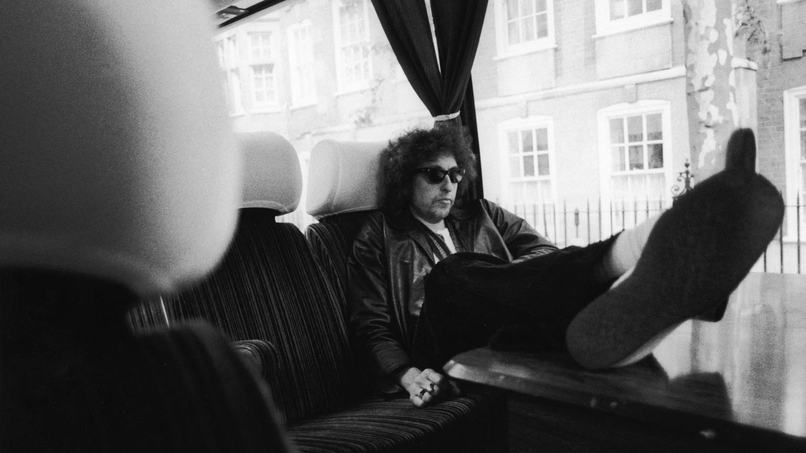  Bob Dylan, en el autobús de su gira, en una imagen tomada en 1978 