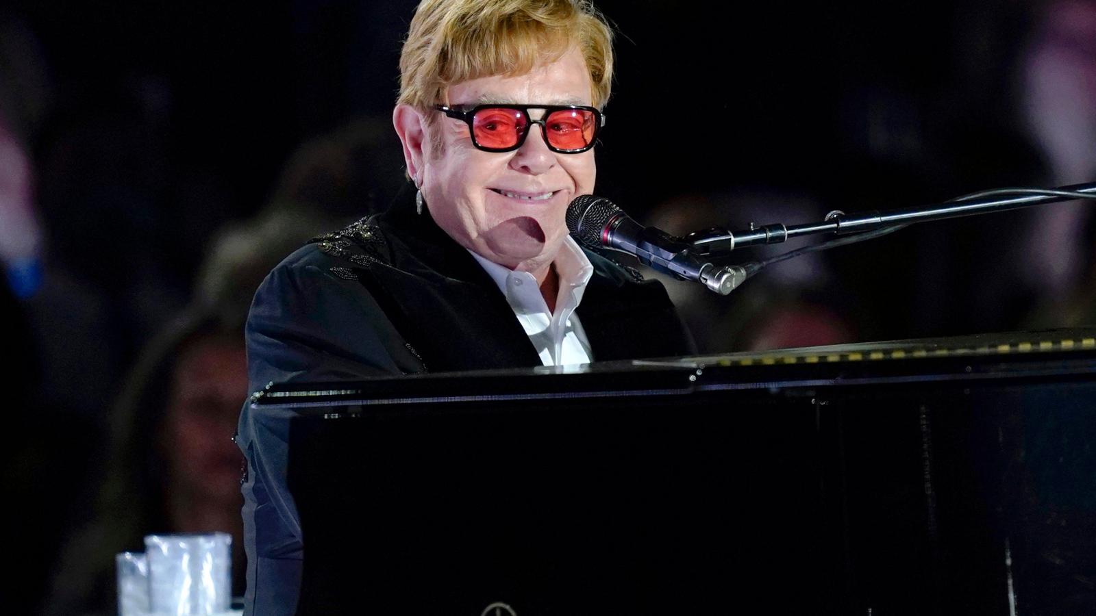 El cantante Elton John