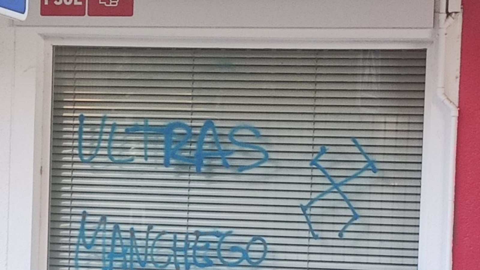 La sede del PSOE en Ciudad Real amanece con pintadas de simbología fascista