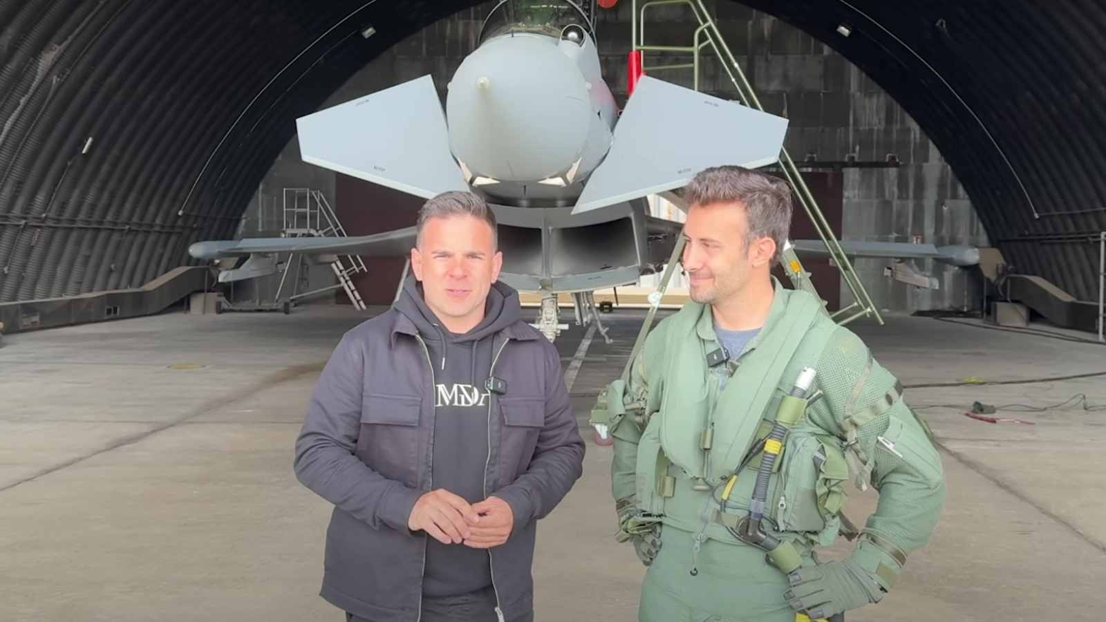 El mecánico de TikTok Ángel Gaitán muestra la última tecnología militar en la base aérea de Albacete