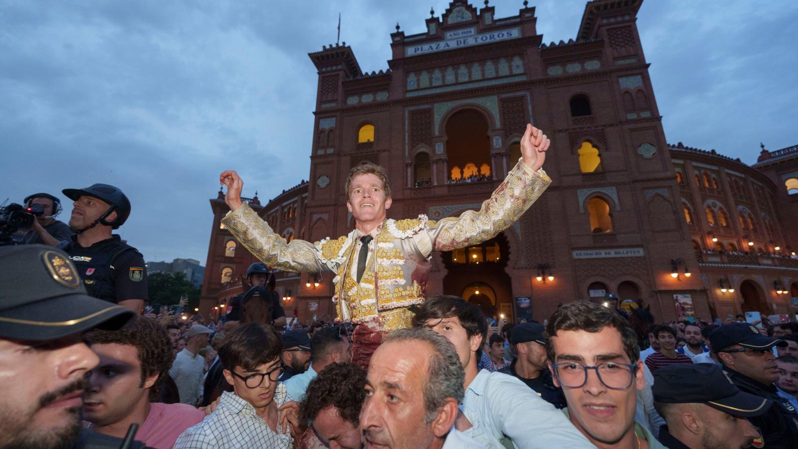 Borja Jiménez fuerza, por fin, la Puerta Grande tras el atraco