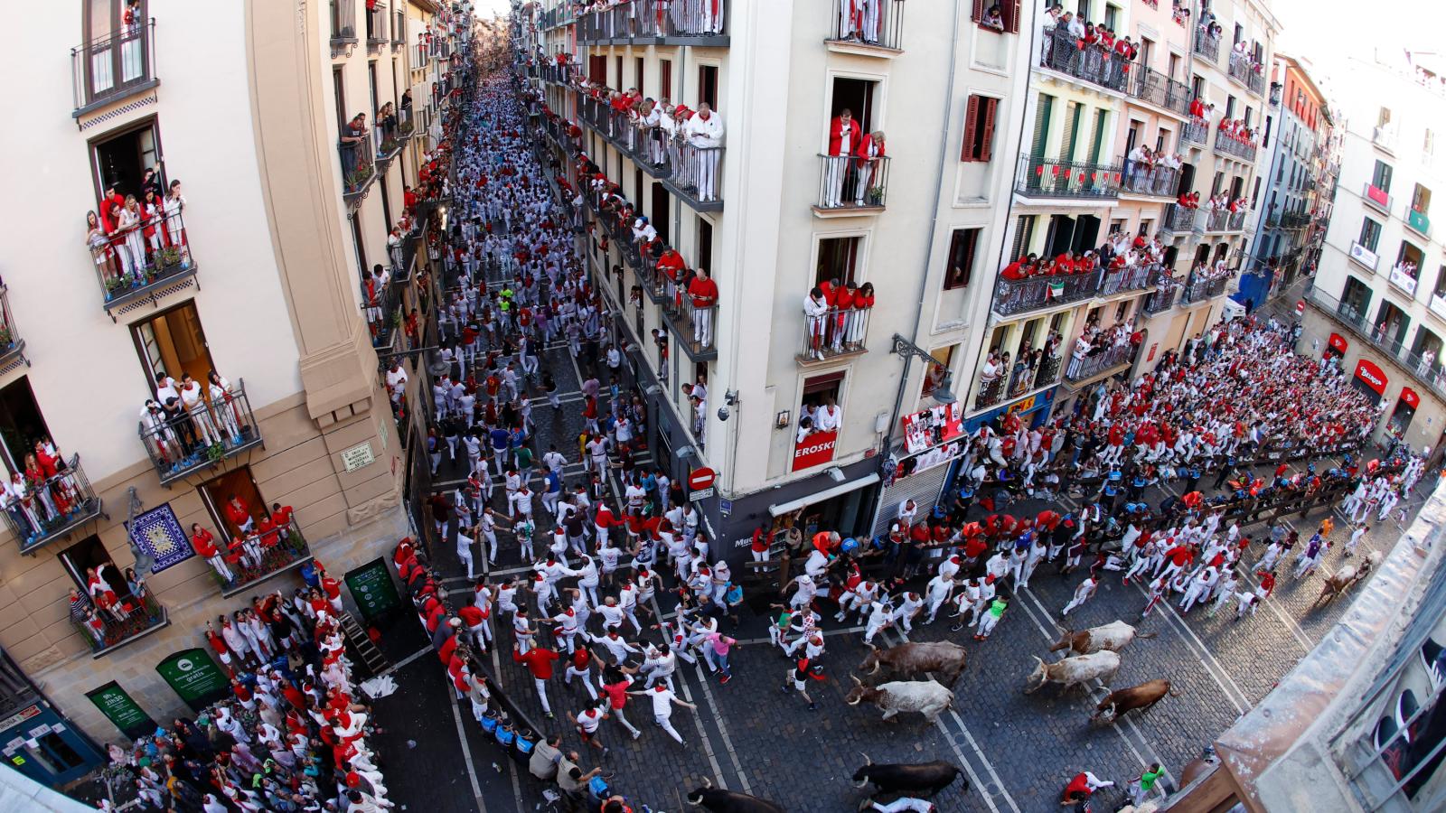 ¿Cuánto mide el recorrido del encierro Pamplona y cuáles son sus tramos ?