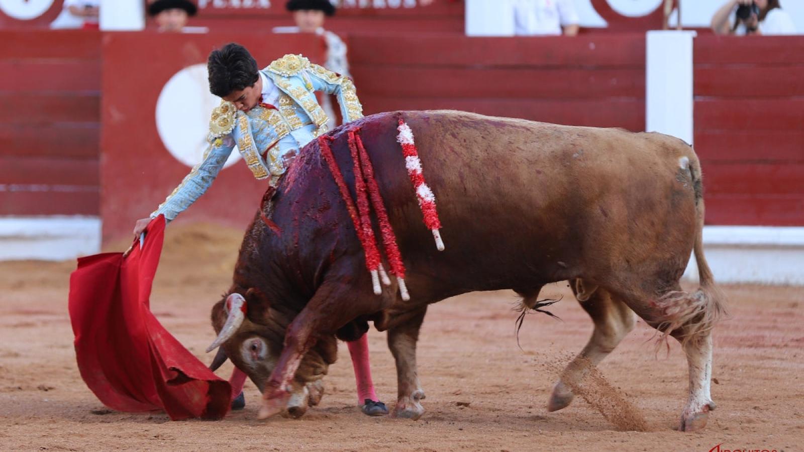 El acero frustró el mano a mano del futuro en Gijón