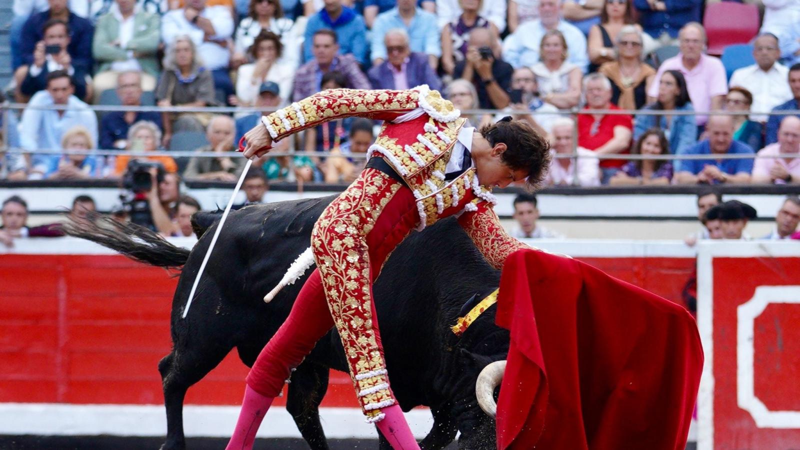 Roca Rey deja Bilbao (polémica incluida) al rojo vivo para mañana