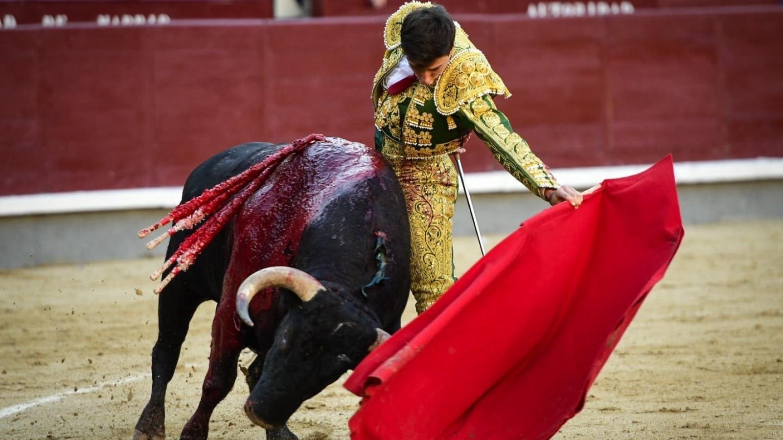 Tarde de silencios, avisos y espadas romas