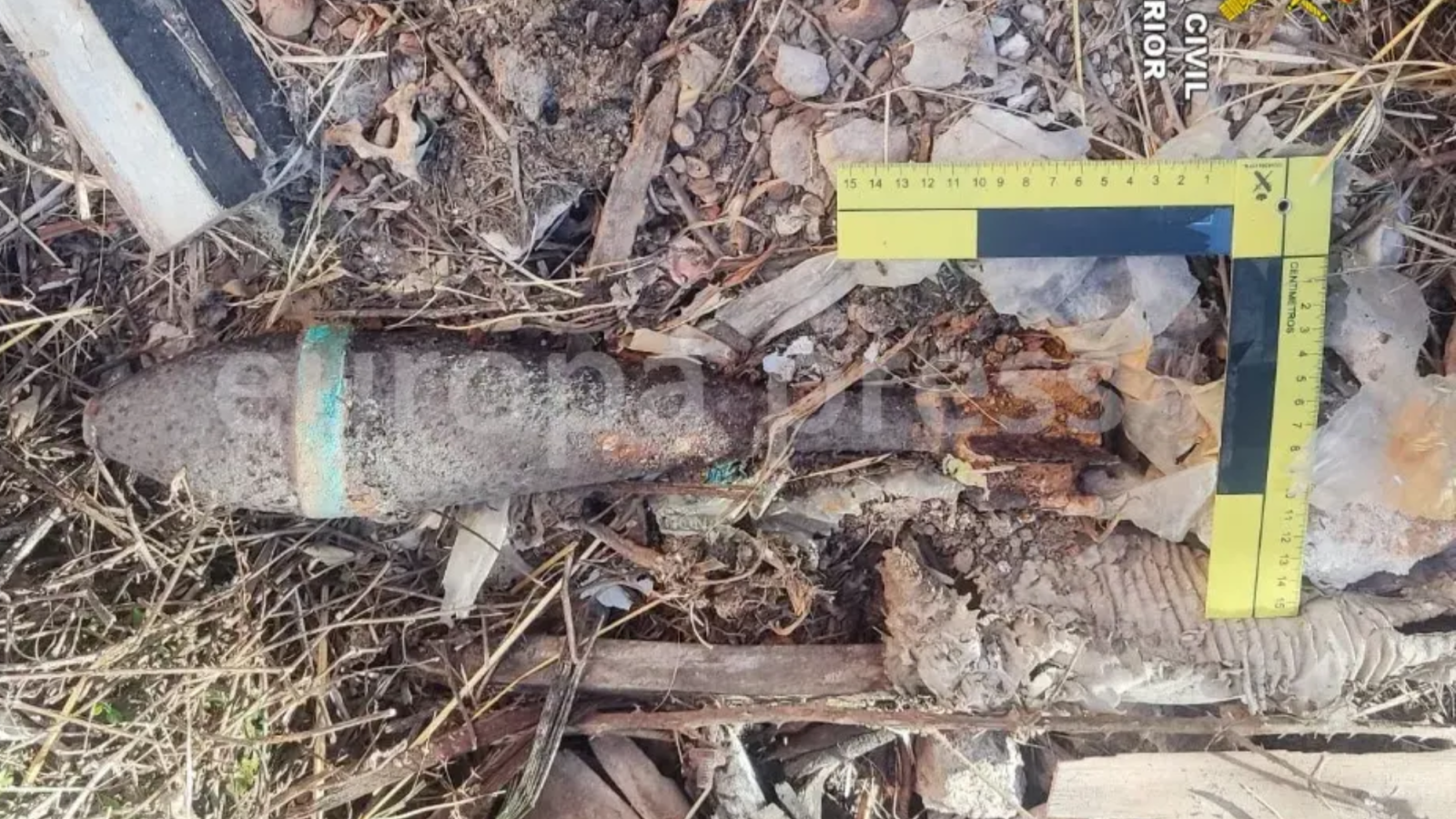 Un vecino de Guadalajara se encuentra una bomba de la Guerra Civil entre los escombros de una vivienda