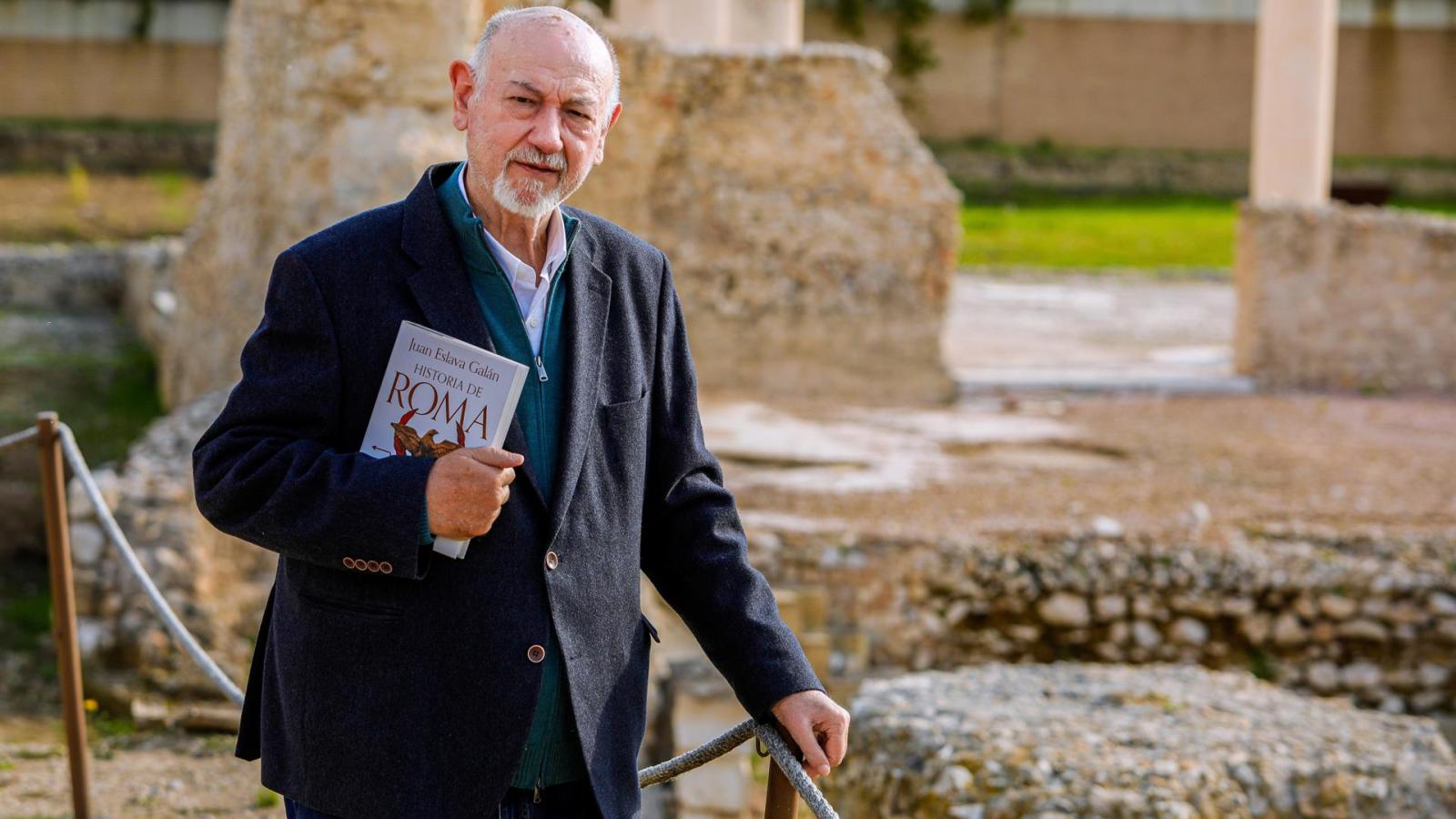 Juan Eslava Galán: «Existe un parecido peligroso entre el declinar de Roma y el nuestro»