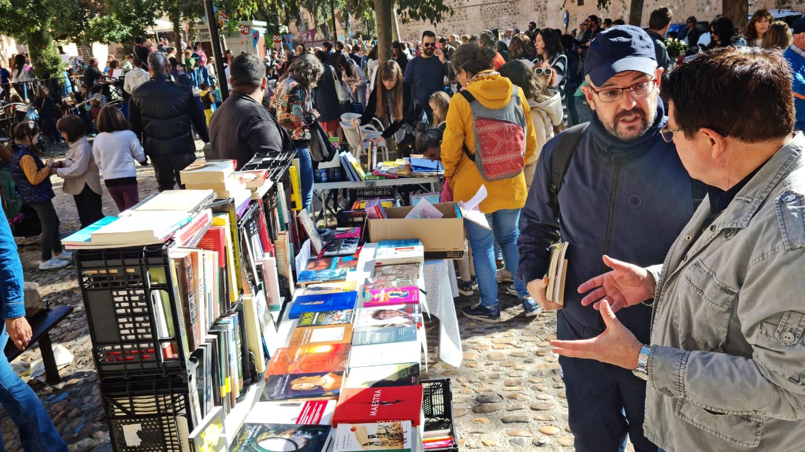 Paella, música en directo, libros, ropa y mucho más este sábado en el mercadillo del colegio 'San Lucas' de Toledo