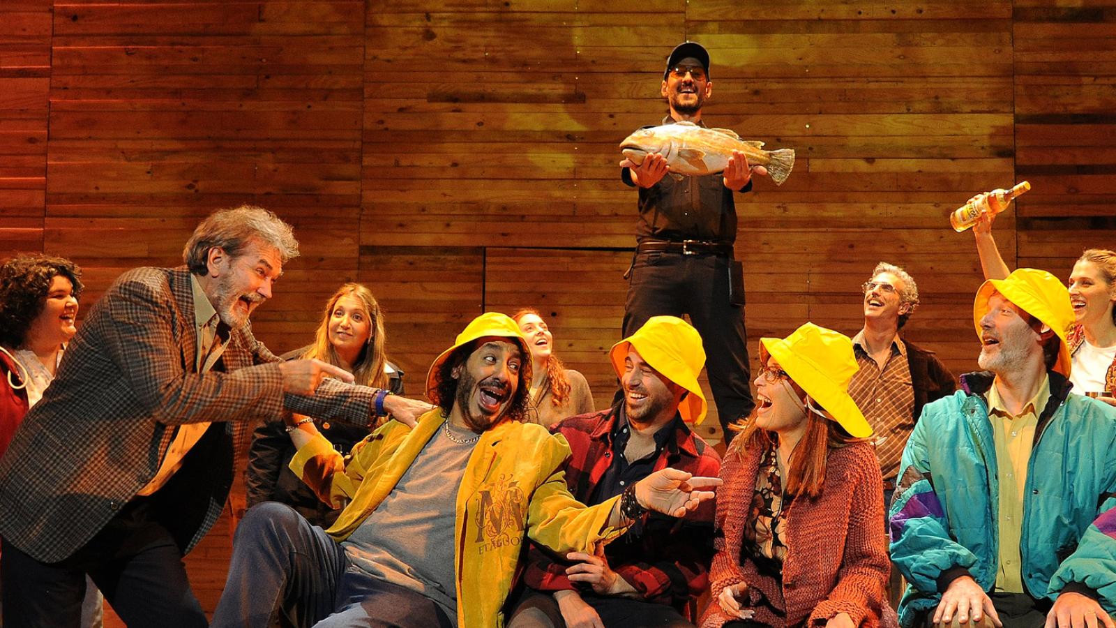 Imagen de un momento de 'Come From Away'