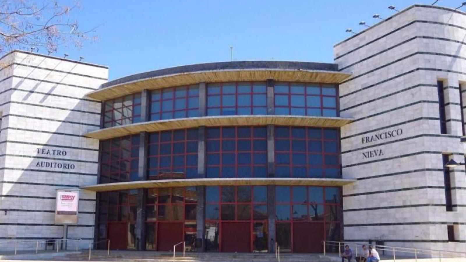 Fachada exterior del auditorio Francisco Nieva de Valdepeñas (Ciudad Real)f9