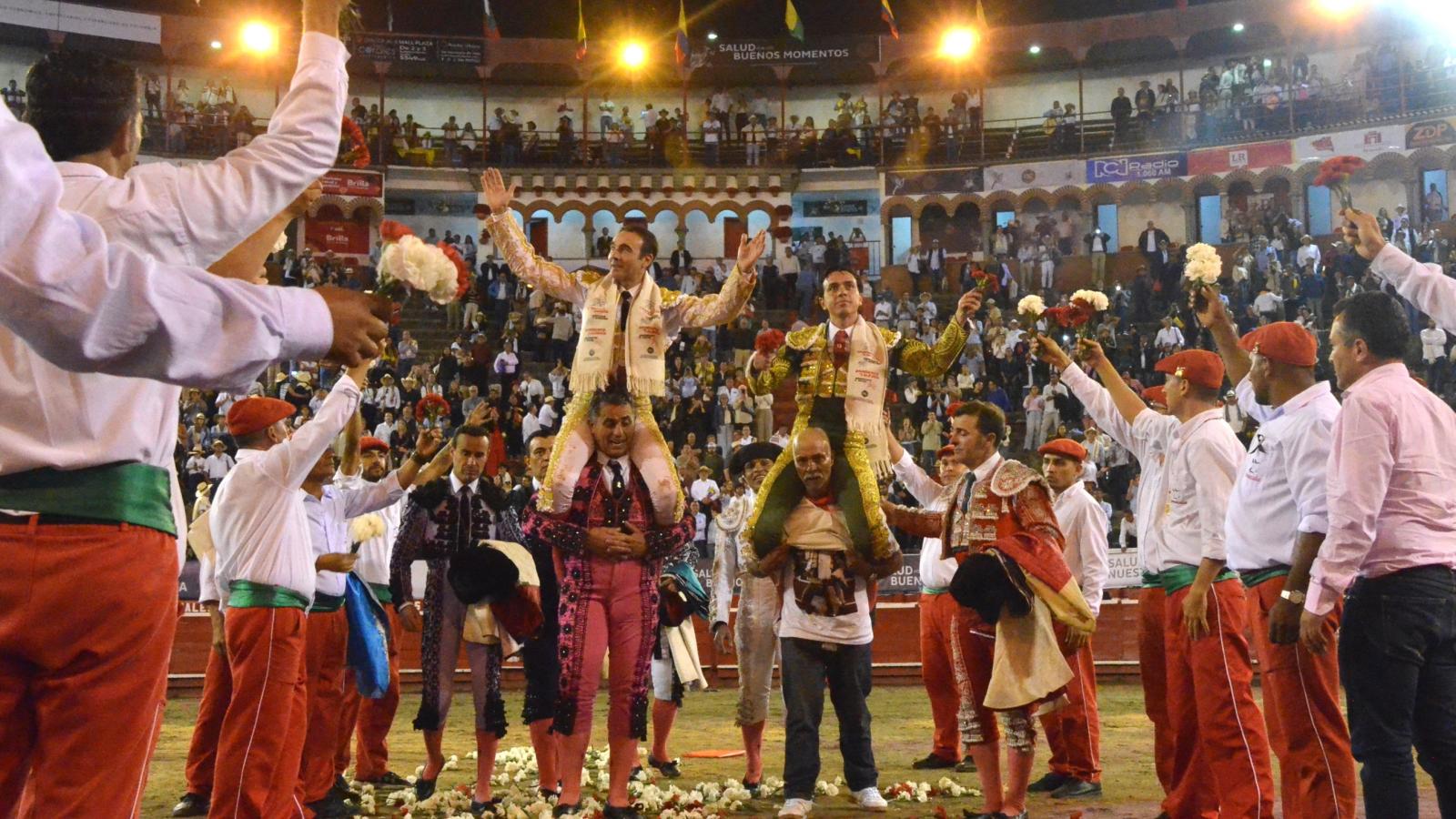 Enrique Ponce y Juan de Castilla, Puerta Grande en Manizales