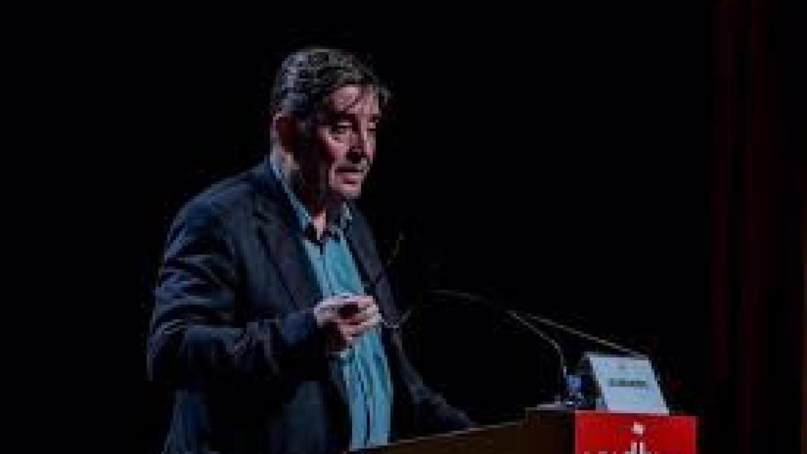 El director del Cervantes, Luis Gª Montero, alza la voz en NY contra Trump en defensa del español