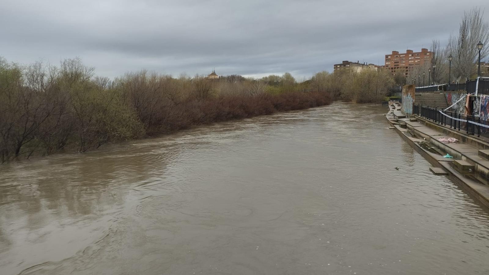 La alerta naranja se mantiene en Talavera ante el elevado caudal que presenta el Tajo