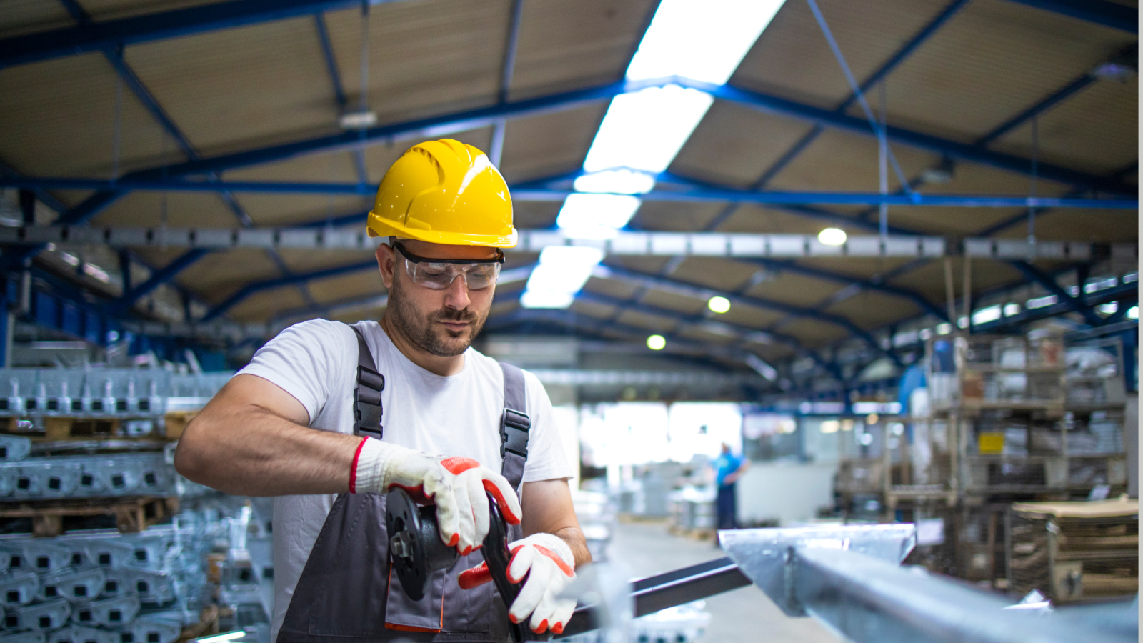 Casi 3.000 euros le cuesta cada trabajador a una empresa en Castilla-La Mancha, un 2,9% más que en 2023