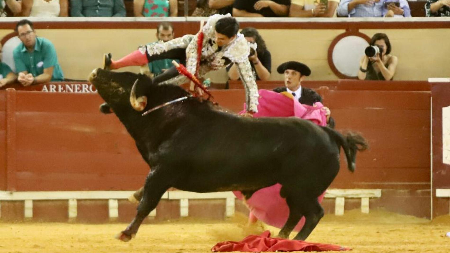 Puerta Grande para Pablo Aguado con dos dramáticas cogidas