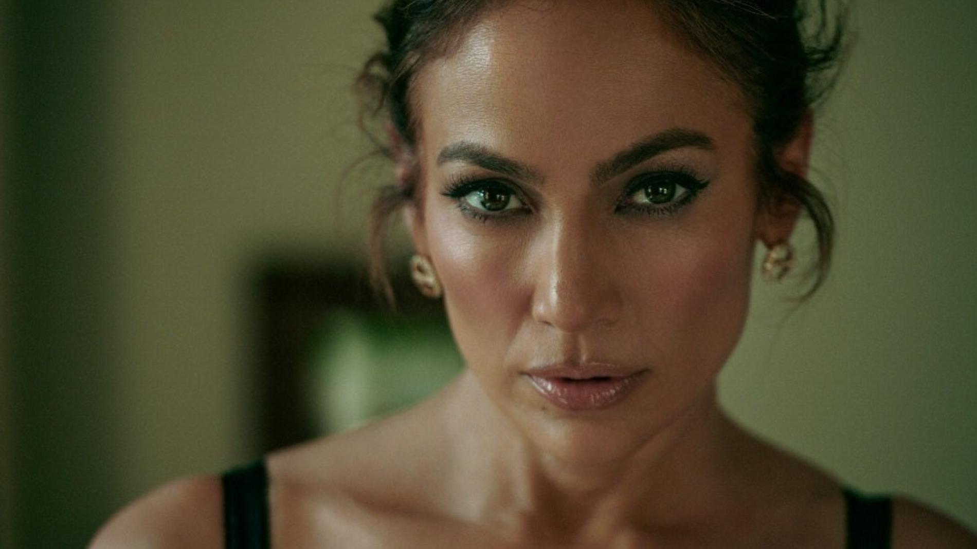 Jennifer Lopez: "Soy una romántica sin remedio" / La cantante y actriz estrena documental en Prime Video