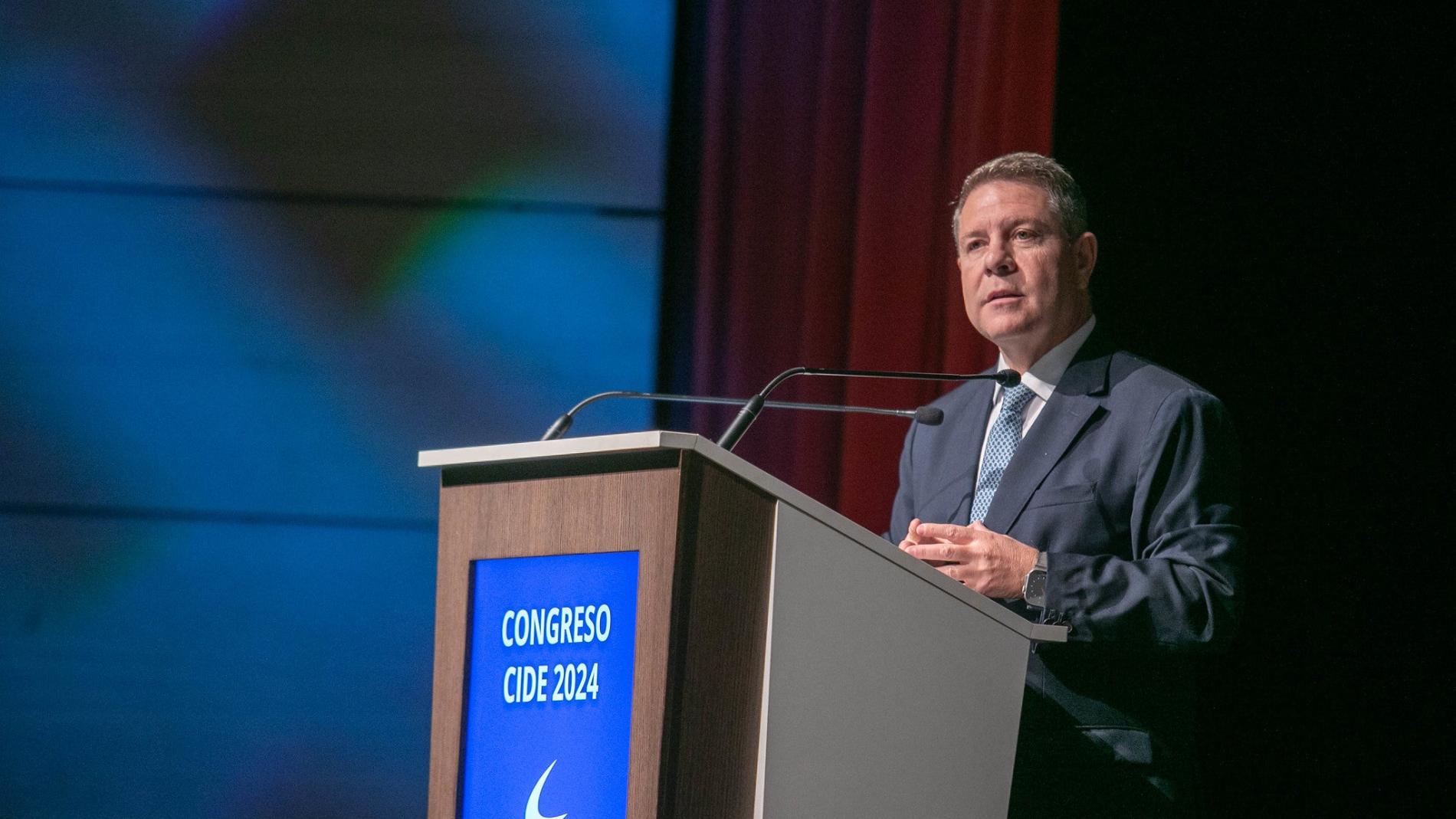 El presidente de Castilla-La Mancha, Emiliano García-Page durante la inauguración del Congreso CIDE en el Palacio de Congresos ´El Greco´ de Toledo