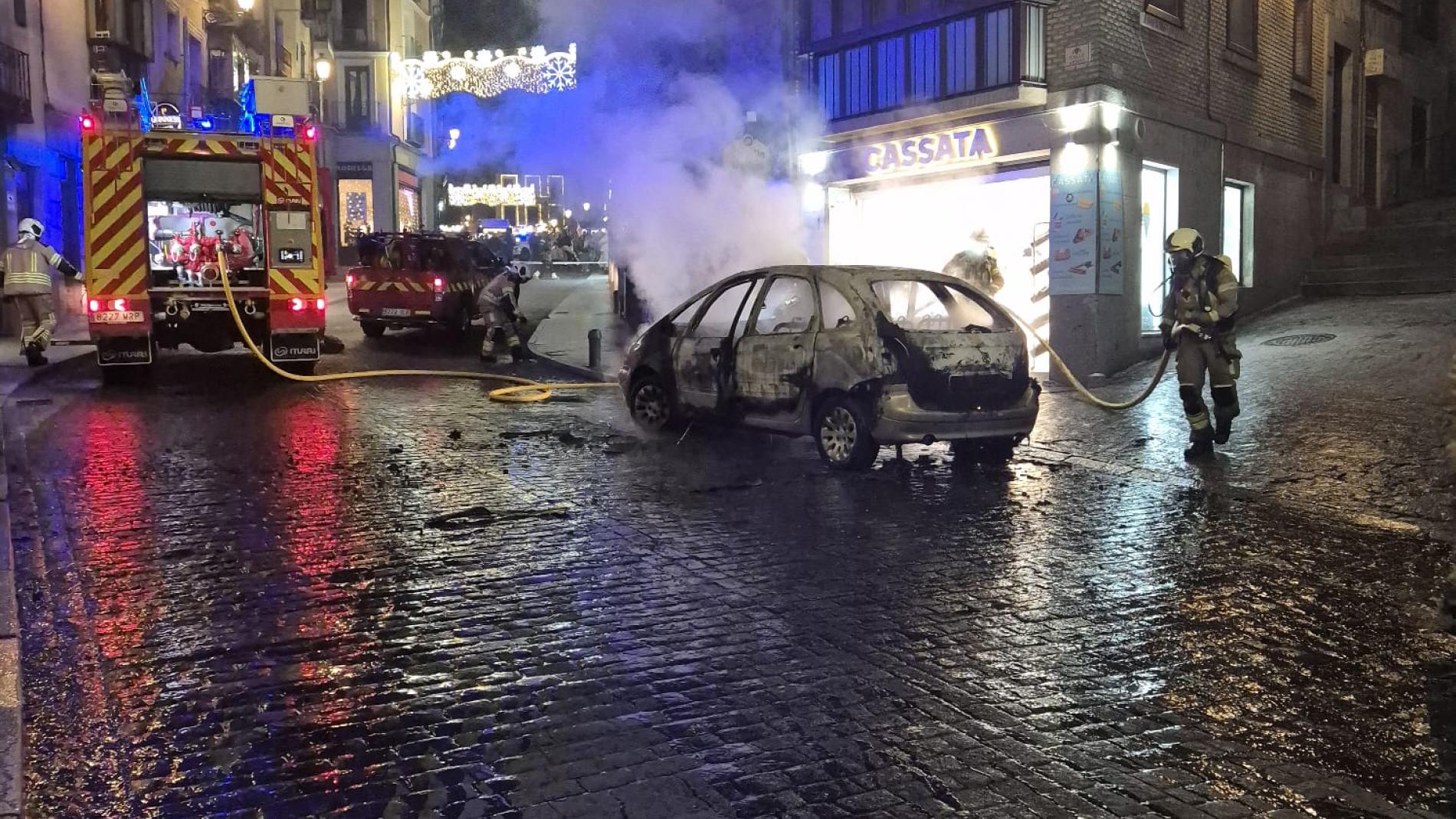 Imagen del suceso causado por el incendio de un coche eléctrico en la ciudad de Toledo