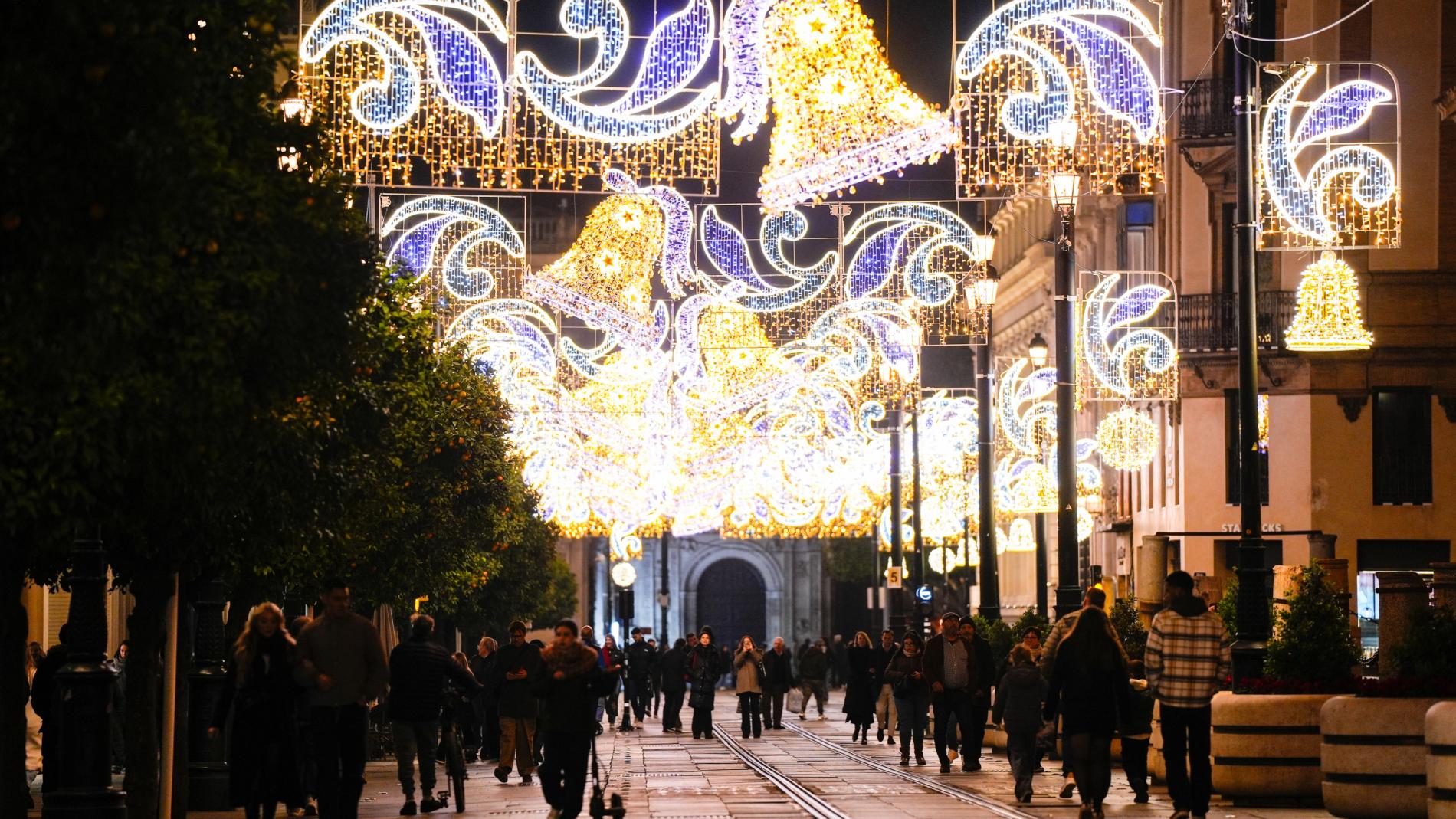 Imágenes del alumbrado navideño, a 11 de diciembre de 2024 en Sevilla