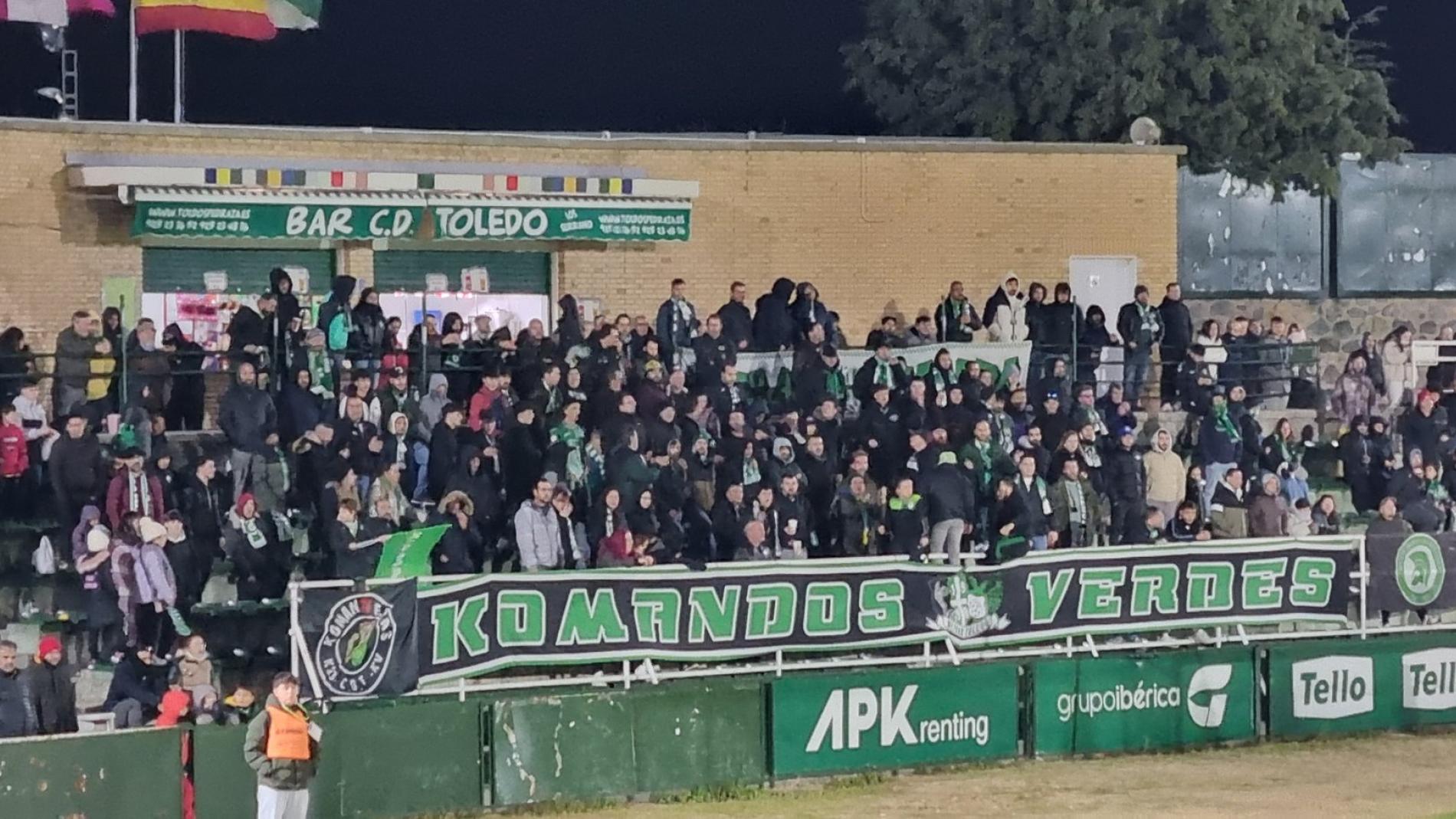 Grupo de animación 'Komandos Verdes' del C.D. Toledo