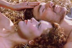 Sylvia Kristel, junto a Shane Briant, en 